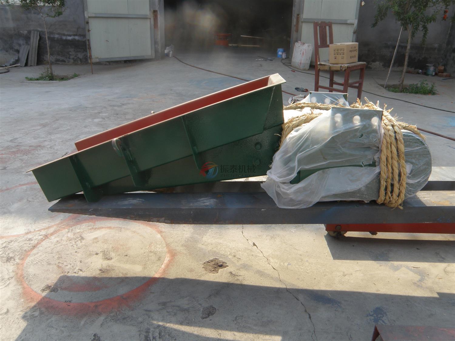 颗粒焦炭电磁振动给料机 颗粒焦炭电磁振动给料机