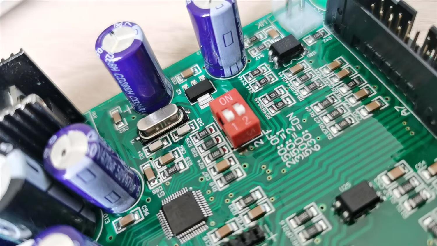 8MHz晶振的作用、电气参数及封装尺寸 8MHz晶振的作用、电气参数及封装尺寸