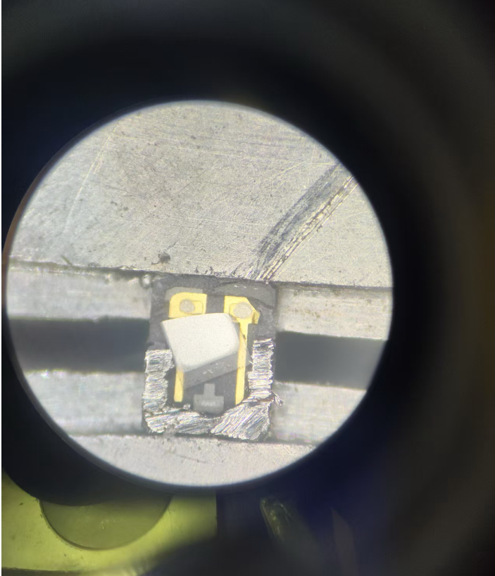 过超声波导致39MHz晶振不良开壳图片